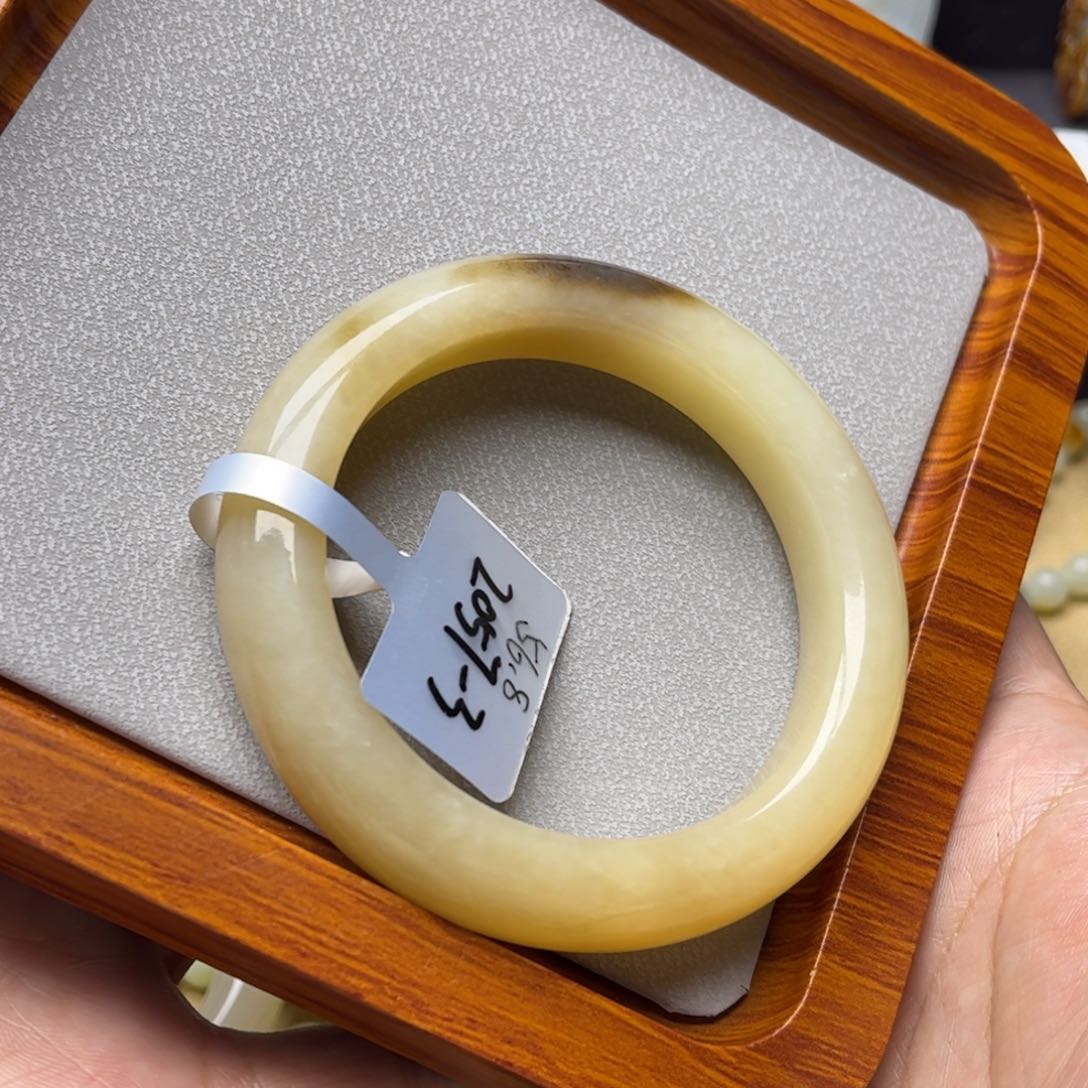 和田玉手镯未镶嵌晚**猫