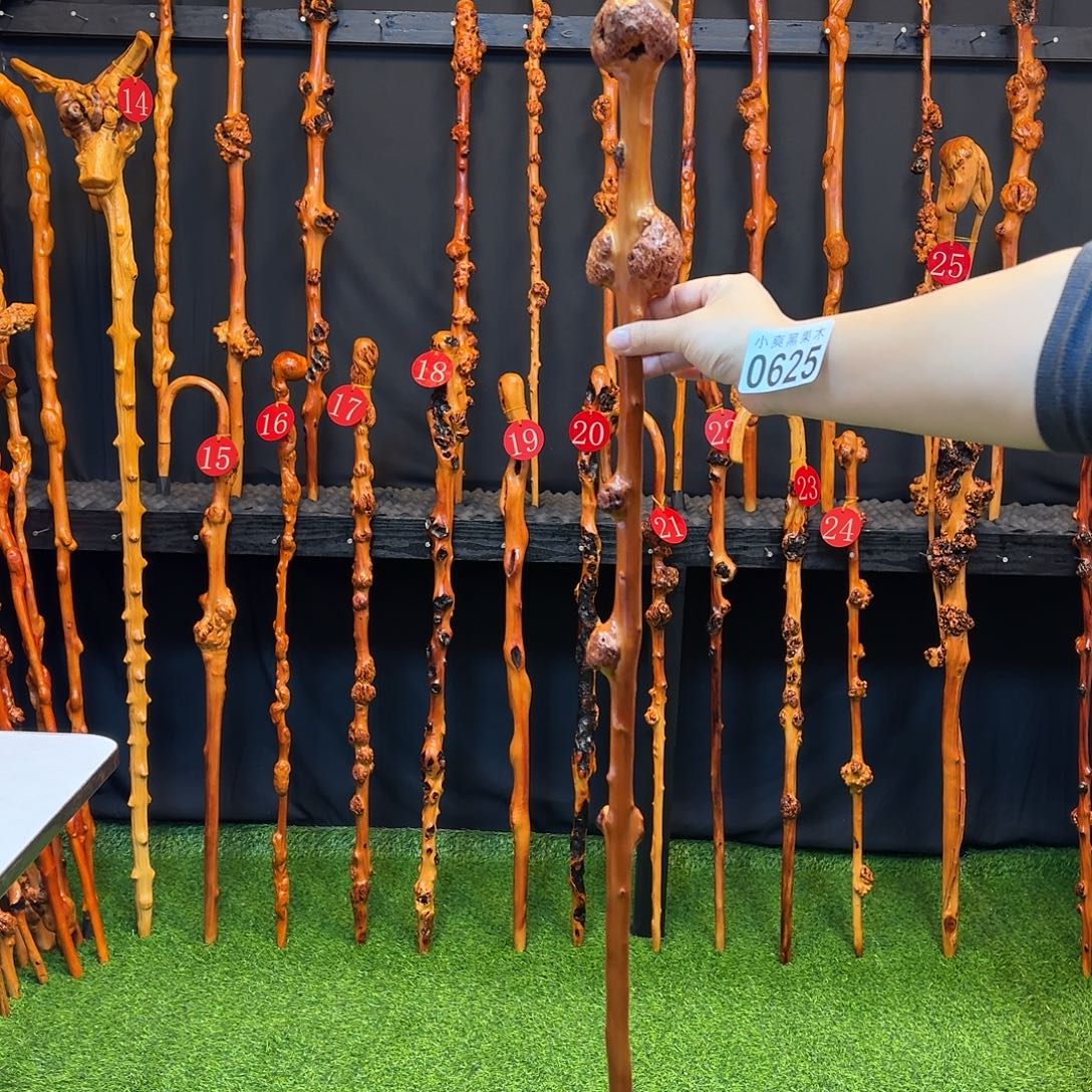 熊***琼黑果木拐杖手把件625