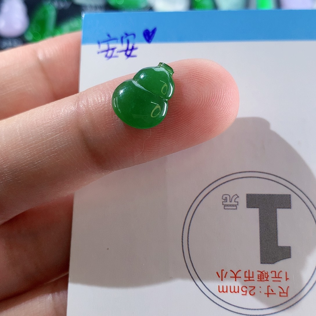 翡翠颈饰未镶嵌天然翡翠高冰葫芦