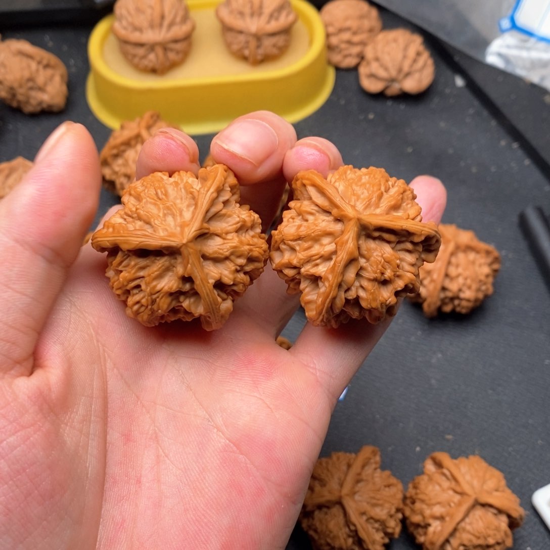 文玩核桃吊坠40大奔