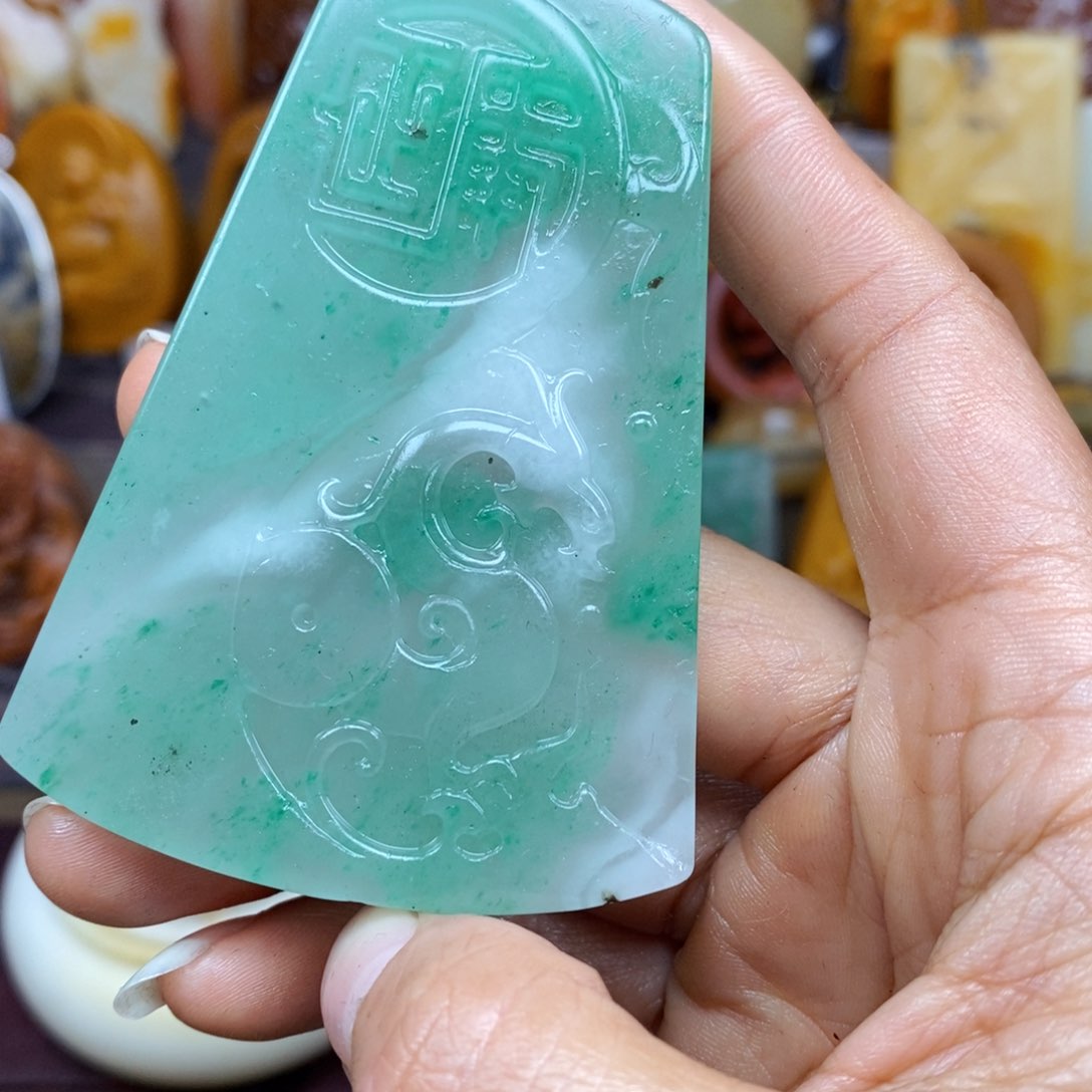 石英质玉（黄龙玉）颈饰未镶嵌