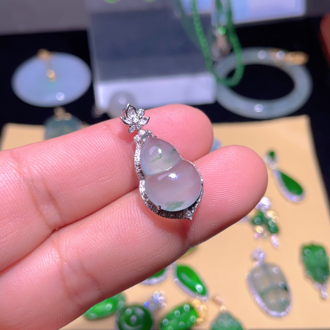 翡翠颈饰18K金镶嵌我***姐翡翠