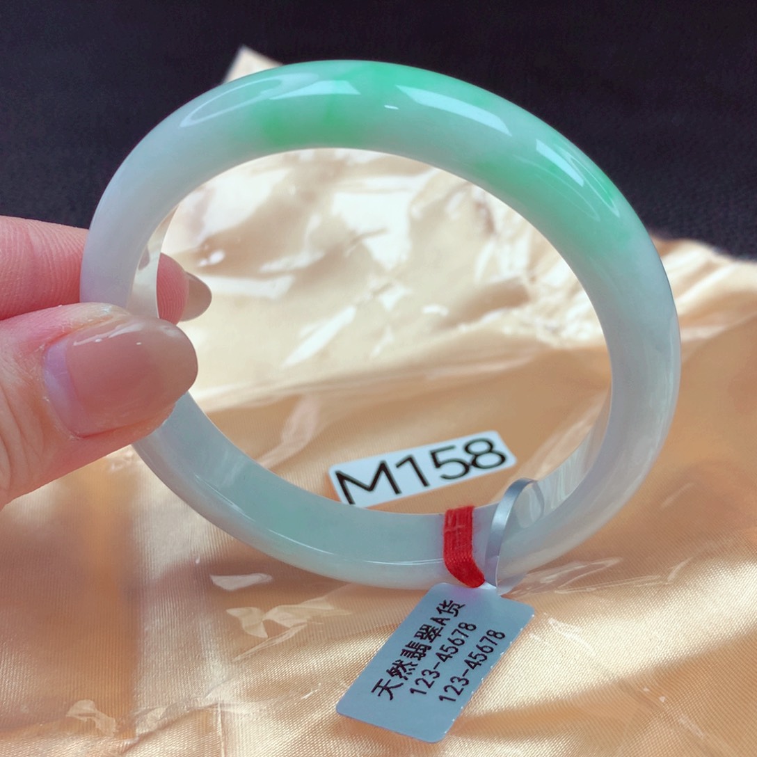 翡翠手镯未镶嵌手镯88