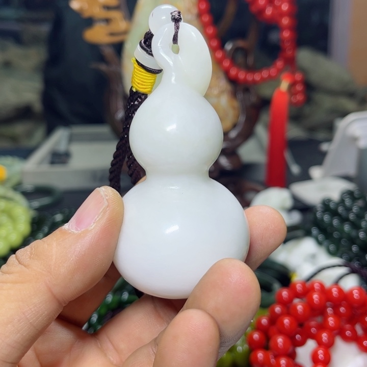 蛇纹石玉手把件未镶嵌