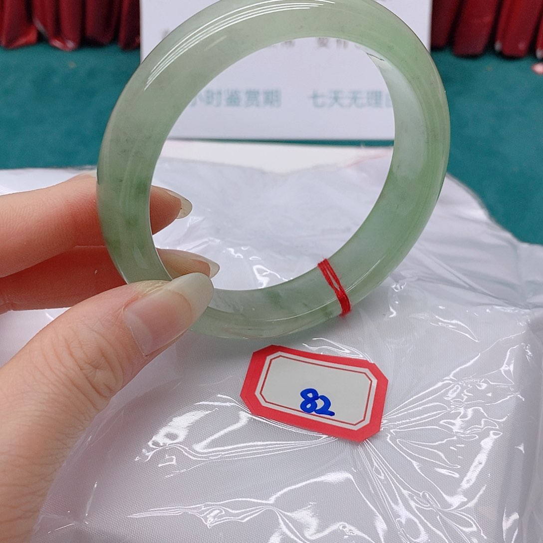 翡翠手镯未镶嵌小*82222222