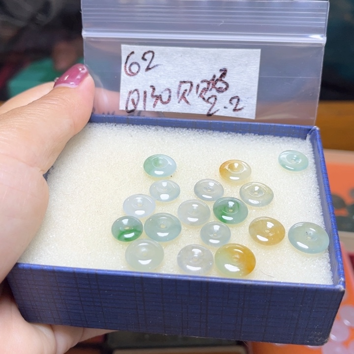 定制翡翠未镶嵌贝*妈不