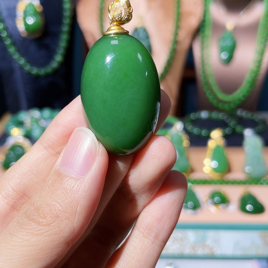 和田玉（碧玉）18K金镶嵌颈饰