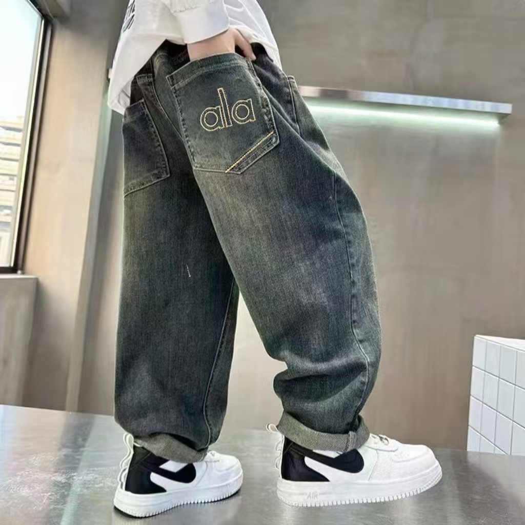 氛围感穿搭~男童秋季新款韩版时髦潮酷设计直筒牛仔裤S10235