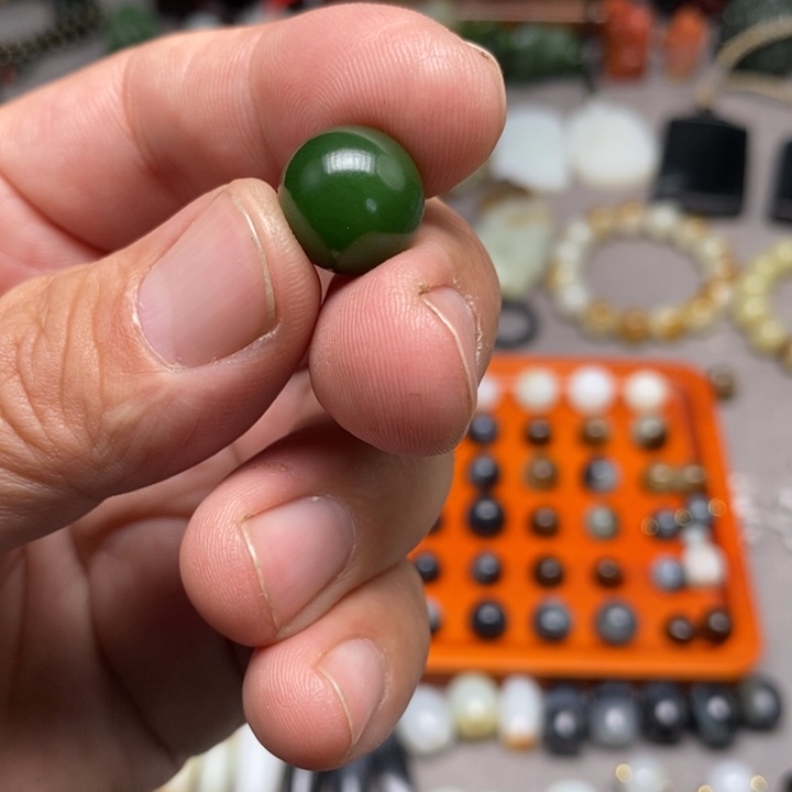 陈***N和田玉未镶嵌手链