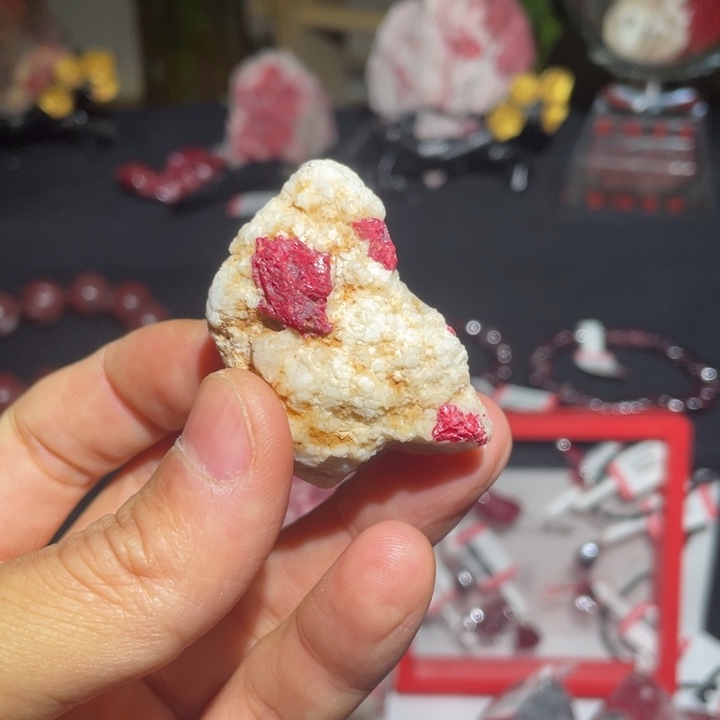 每***天天然辰砂单晶毛料