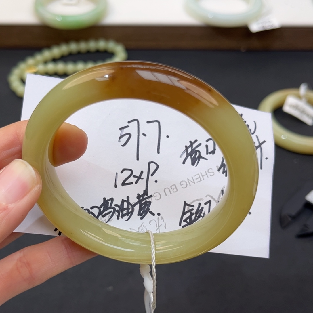 和田玉未镶嵌手镯