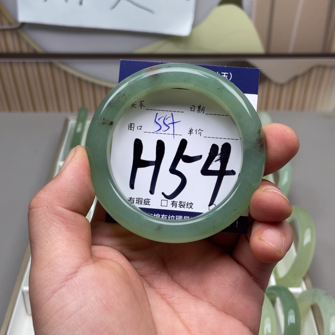 岫玉手镯手镯未镶嵌