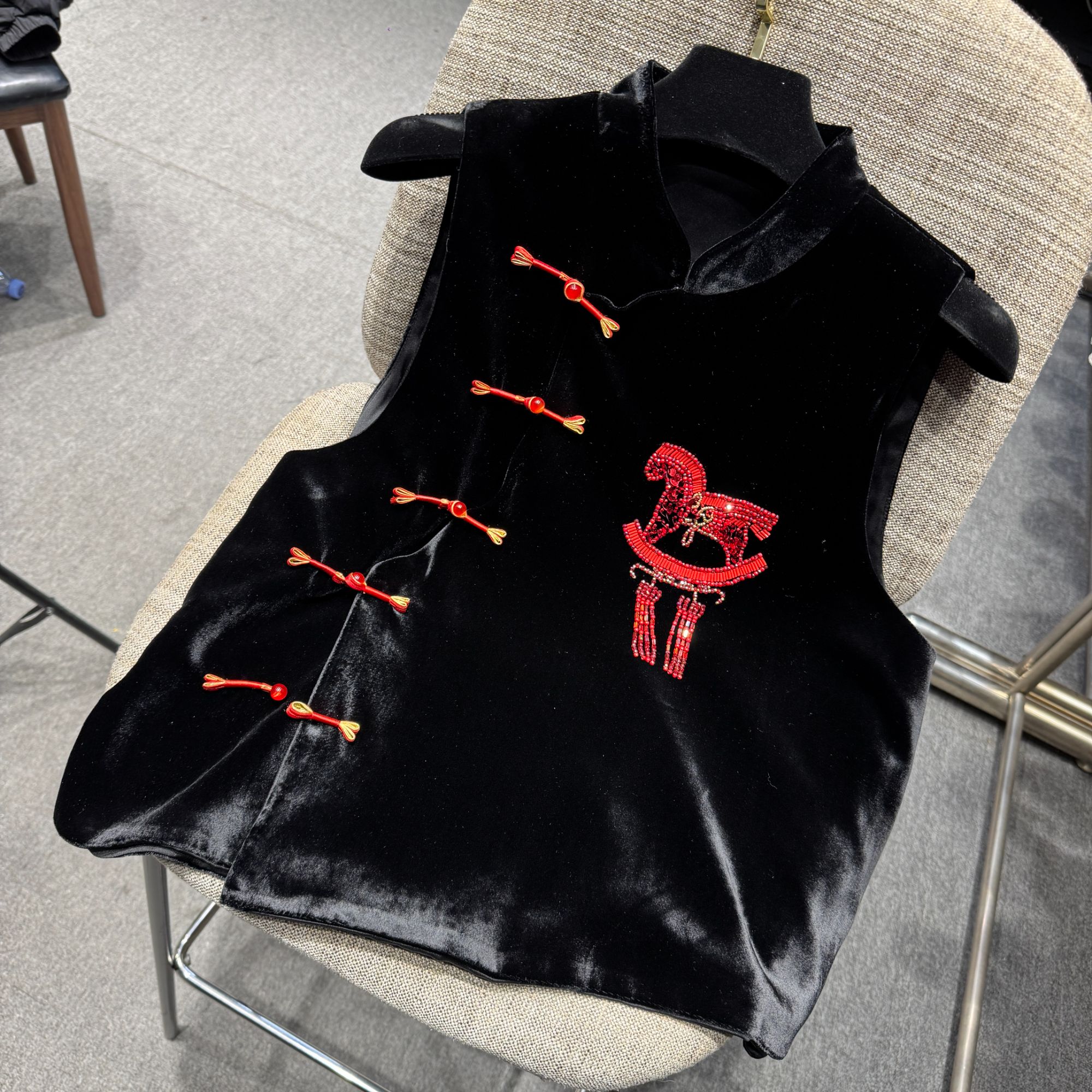 2026春节黑色立领薄款唐装无袖上衣马夹新中式