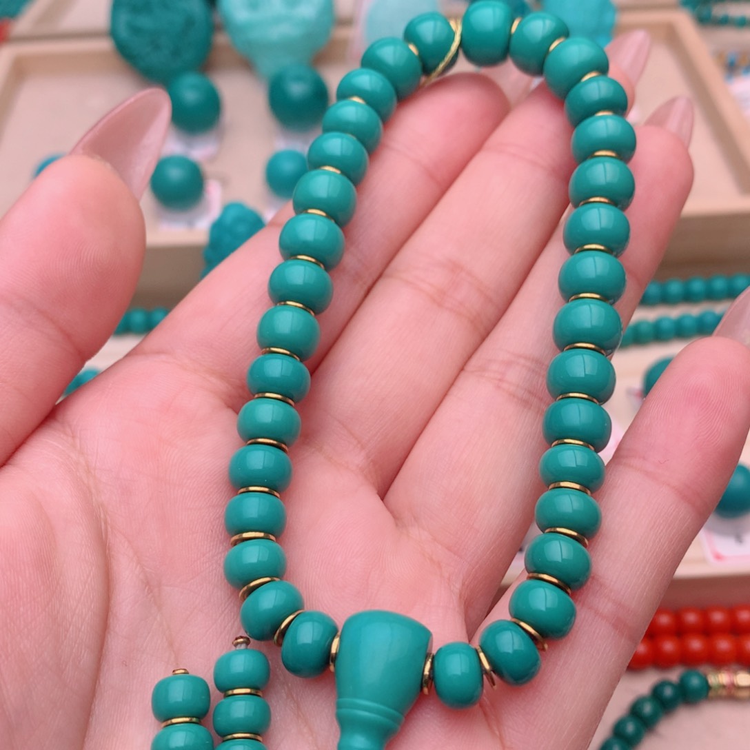 绿松石手持18K金镶嵌