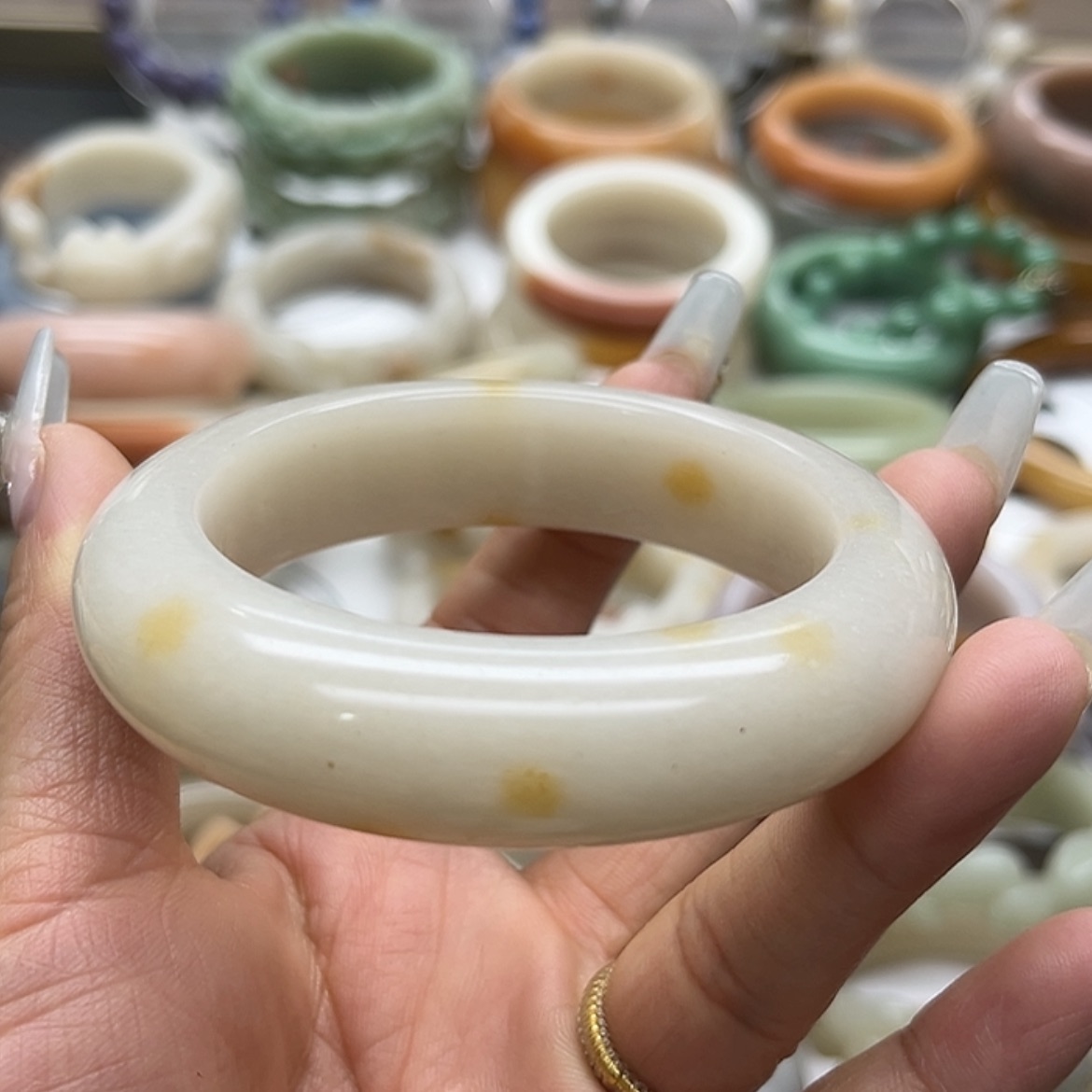 【闪购商品】石英质玉手镯未镶嵌福利桂花糕