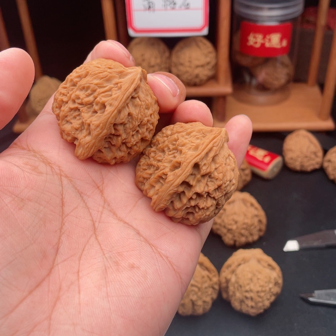文玩核桃吊坠小*?好运南将石文玩核桃