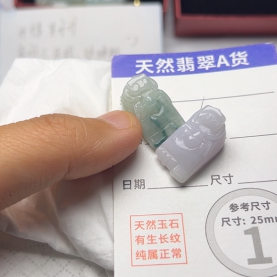 翡翠未镶嵌颈饰挂件