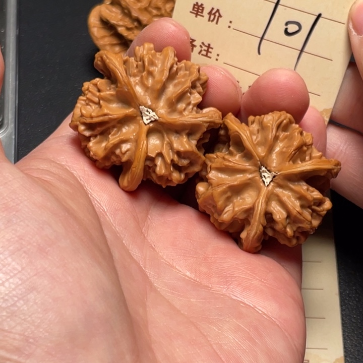 把件文玩核桃三棱40尺以打底101