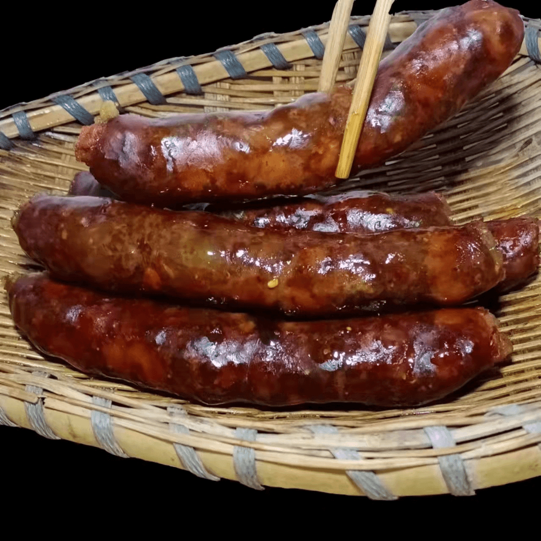 正宗川味麻辣烟熏土猪腊肠五香带麻口味特产