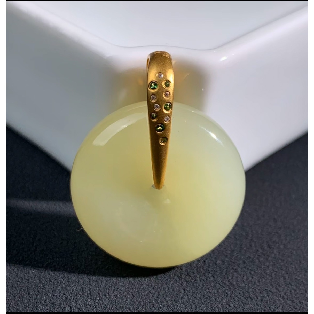 【慧子臻选】新疆和田玉若羌黄玉18K金镶平安扣吊坠 约23*8mm