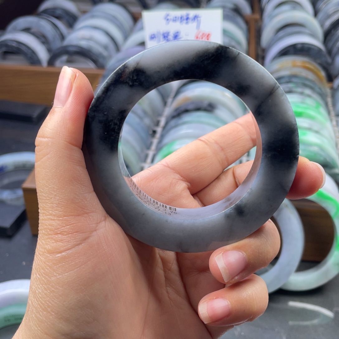 定制翡翠未镶嵌翡翠手镯