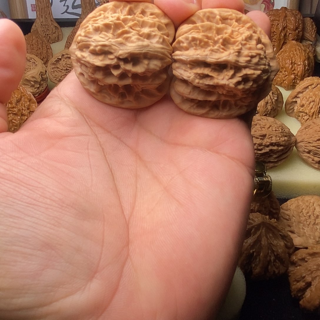 文玩核桃把件盘龙虎