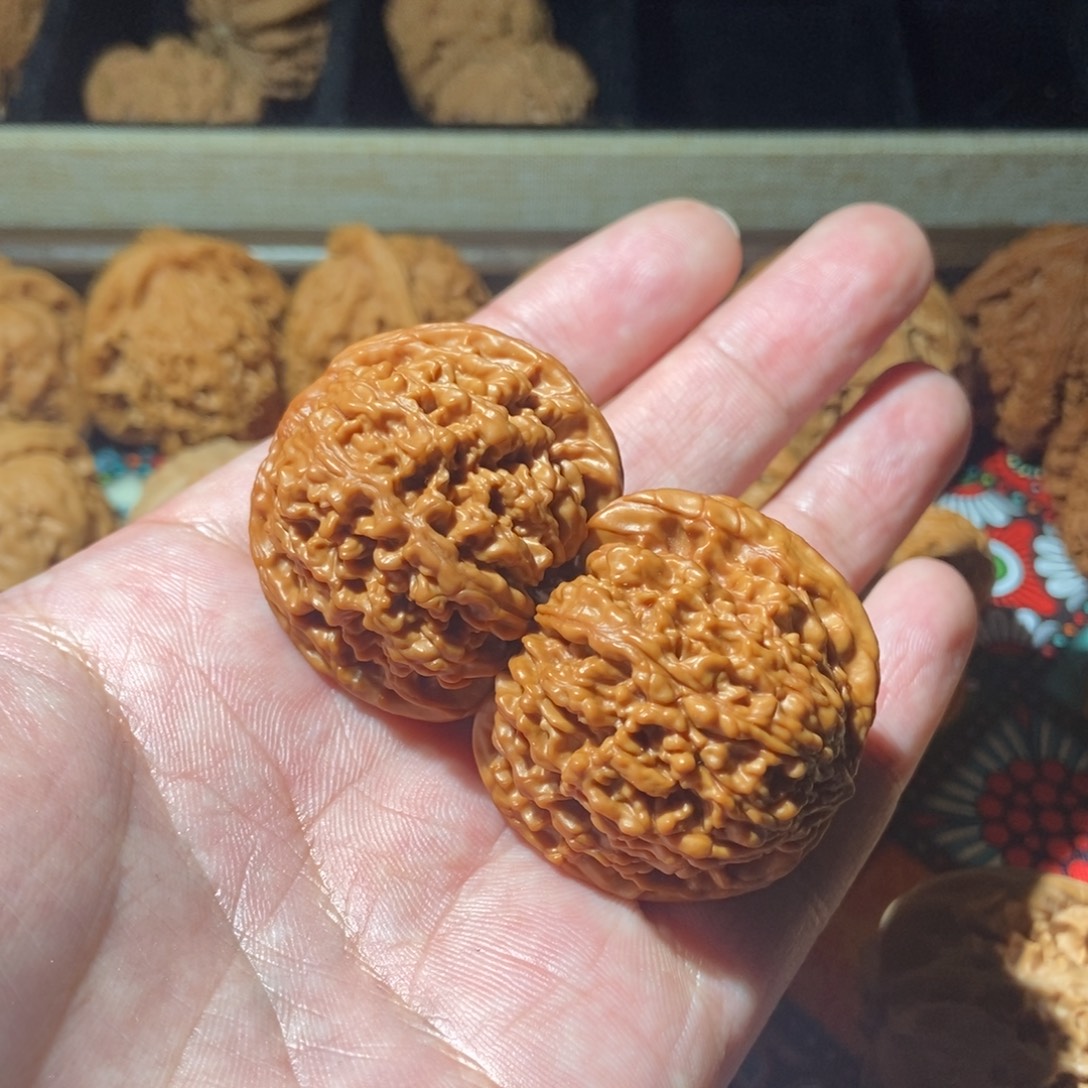 隆***宇吊坠文玩核桃满天星