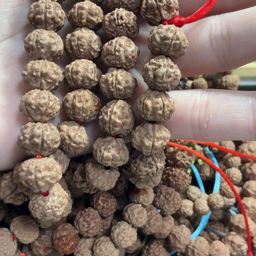 赛***姆金刚菩提吊坠莲花10+，一条保手持