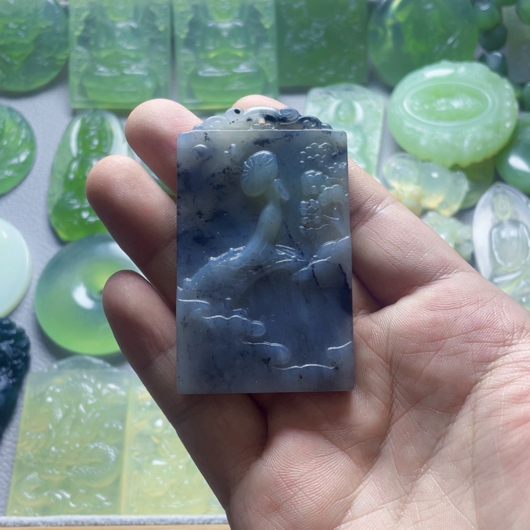 蛇纹石玉颈饰未镶嵌