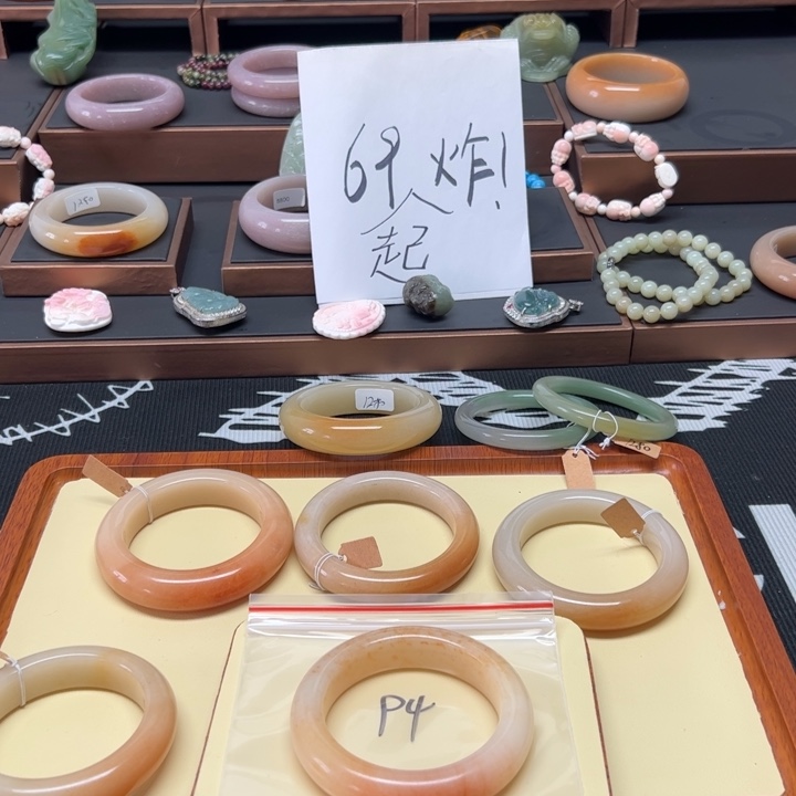 未镶嵌手镯石英质玉霞*?94