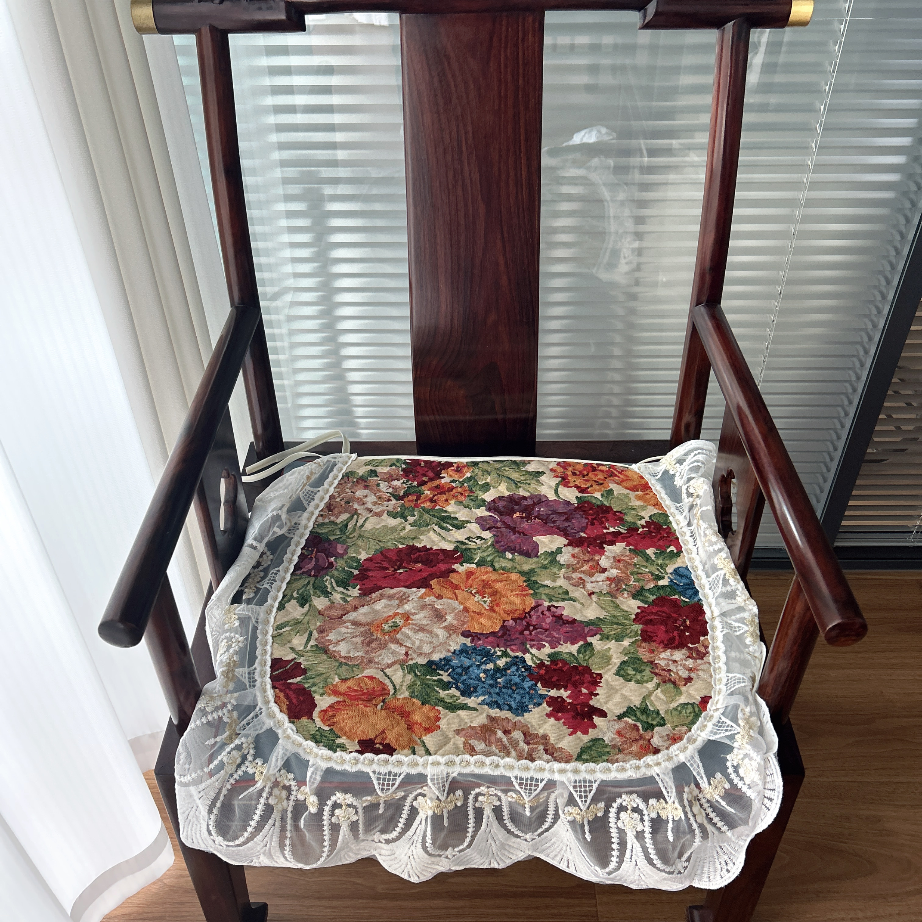 DY027-28棉麻（40*40cm）米底牡丹欧式花边坐垫