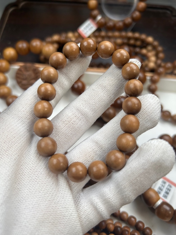 微瑕-10MM黑肉老山檀香