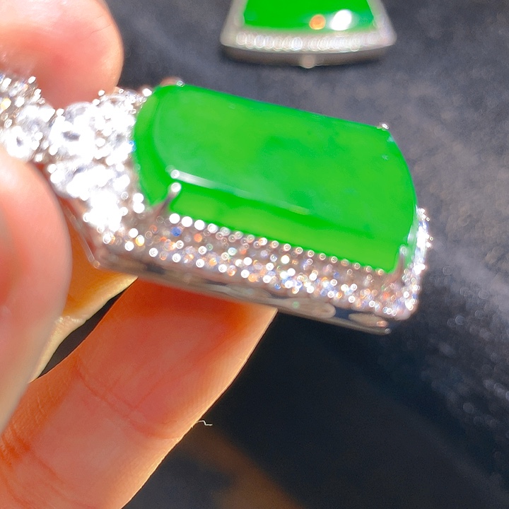 【闪购商品】翡翠颈饰银S925镶嵌翡翠