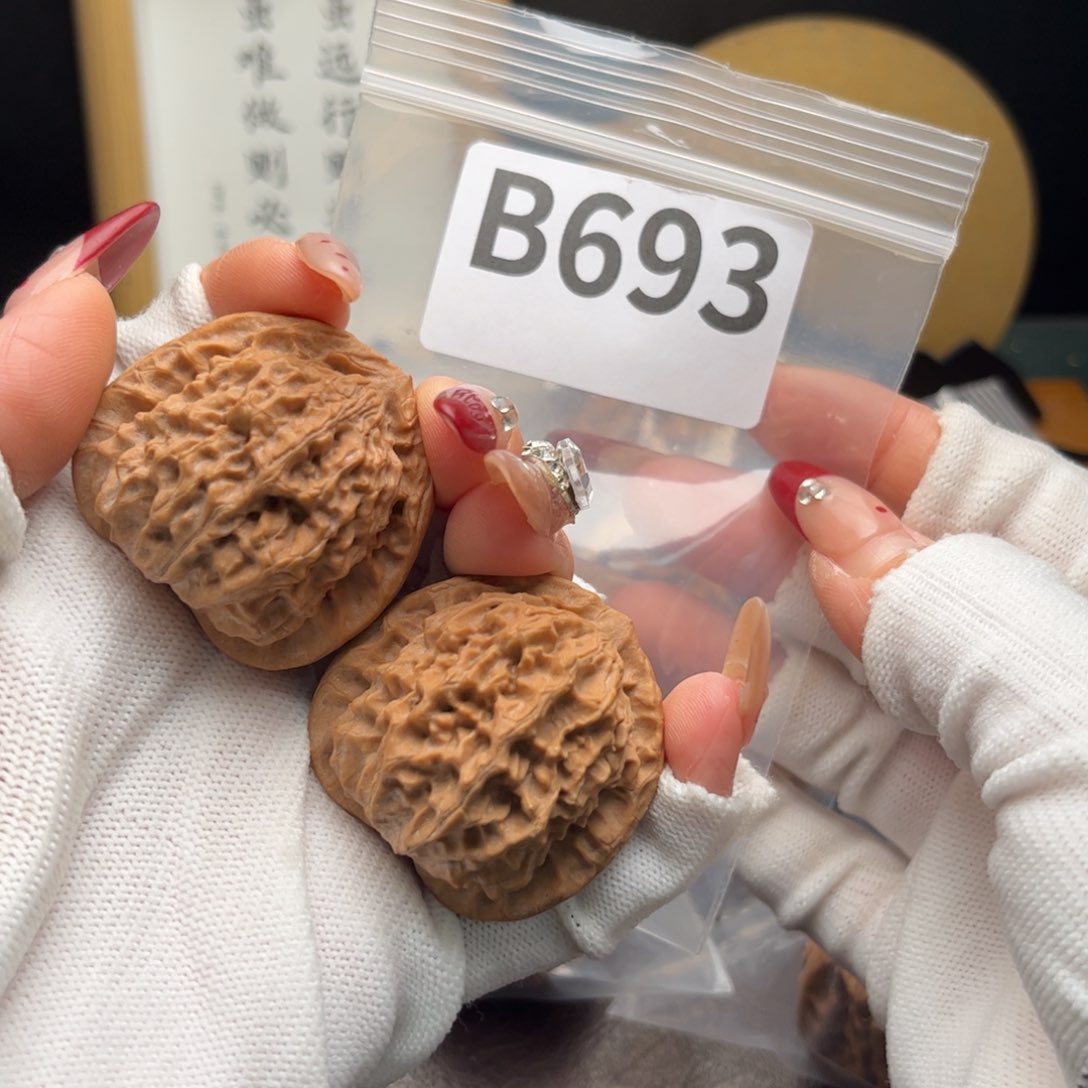 文玩核桃把件39瓷娃娃b 693