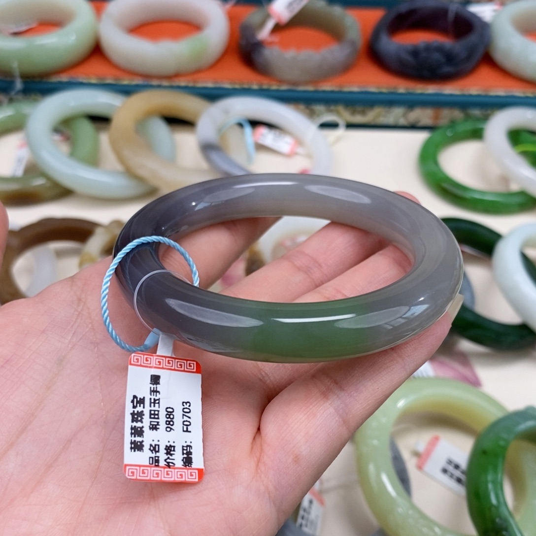 来***！未镶嵌手镯和田玉57.2