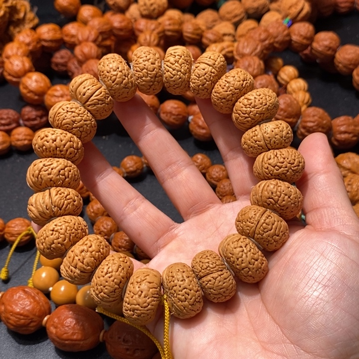 木质蚂蚁纹桃核手持