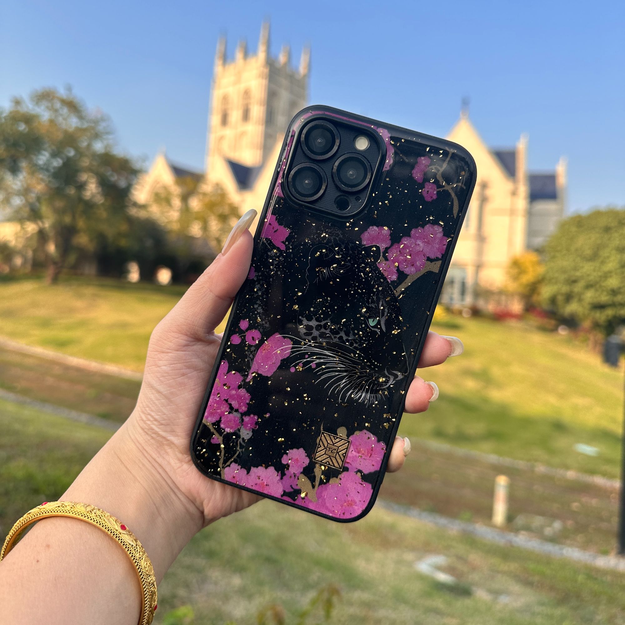 适用于苹果/华为高端松弛感手机壳抱桃花欧式壳壳