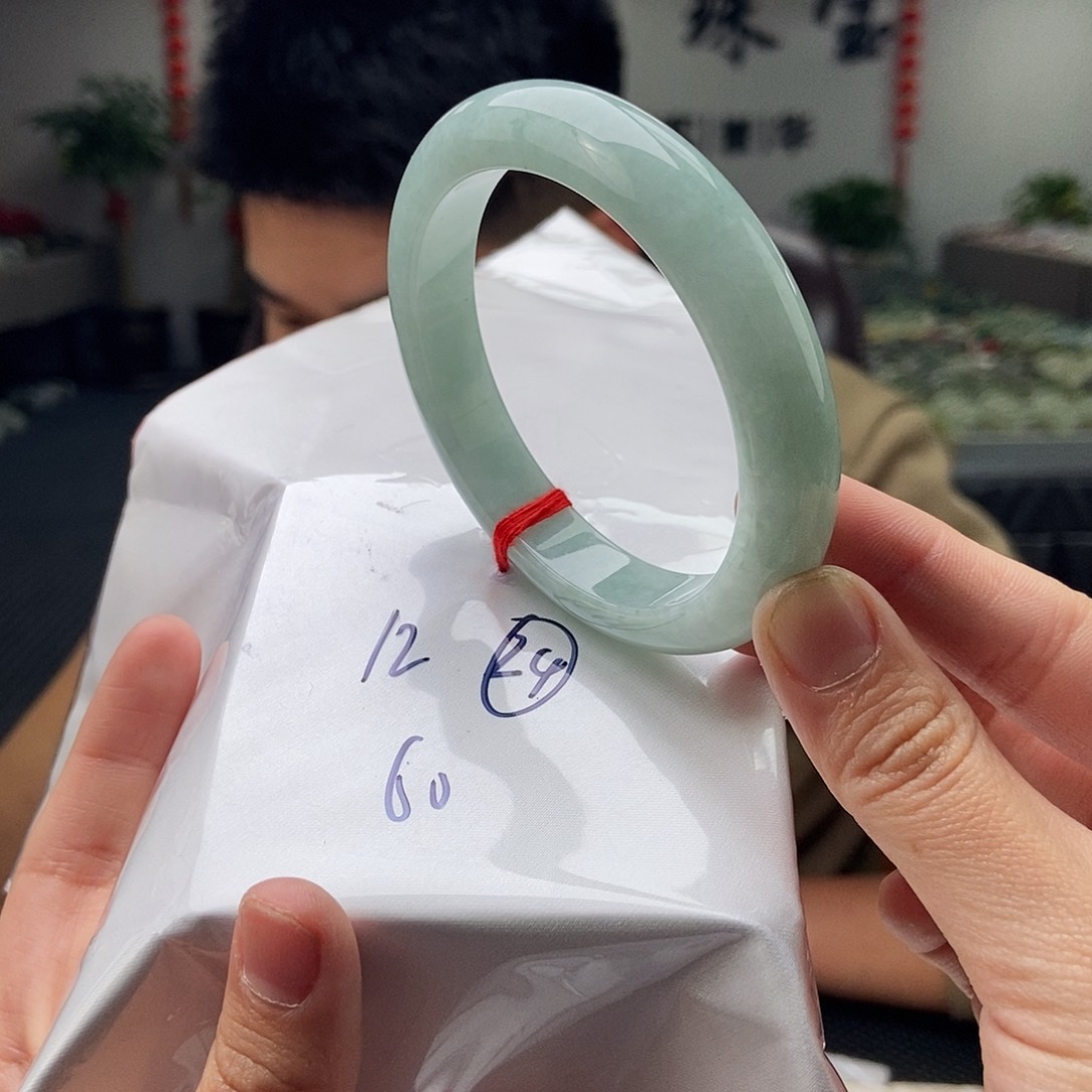 翡翠手镯未镶嵌拍一发一