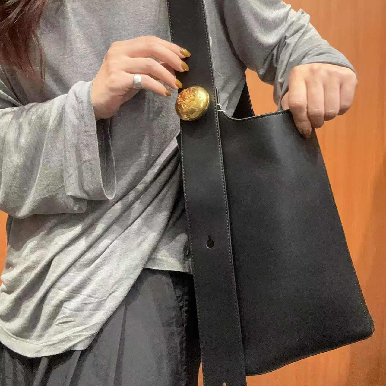 95新 LOEWE/罗意威 【618】68 0684 黑色水桶包