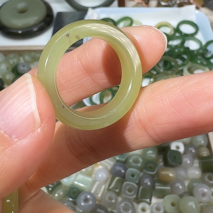 和田玉未镶嵌戒指18.4内径69