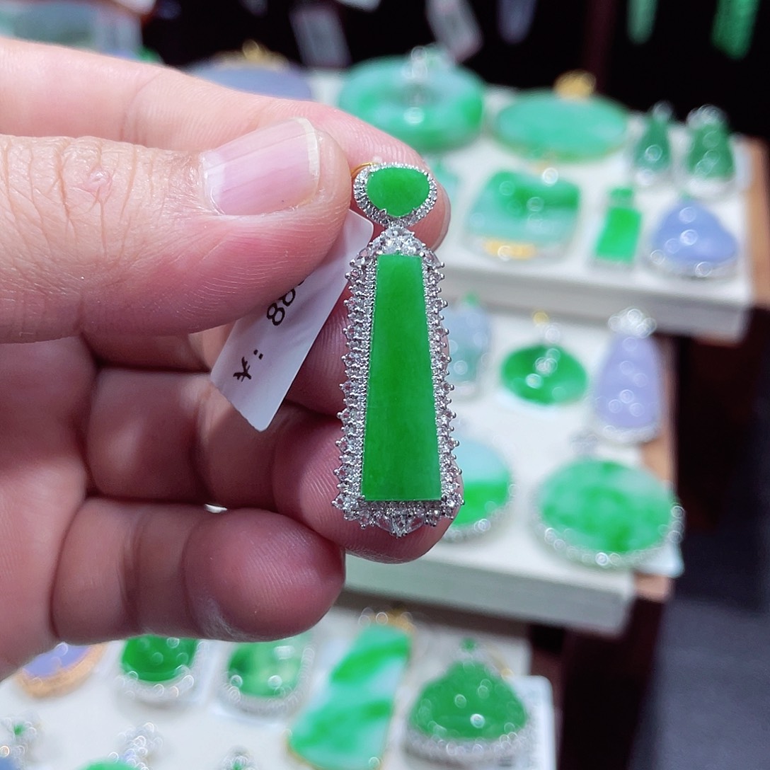 翡翠吊坠(不含链)18K金镶嵌