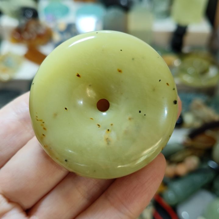 岫玉未镶嵌平安扣