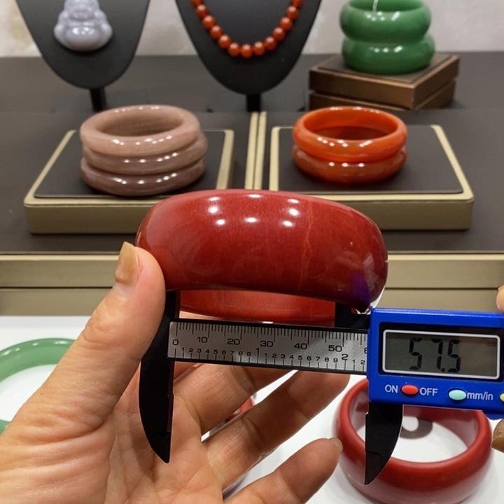 东陵石手镯未镶嵌