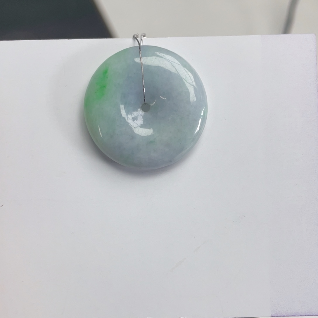 翡翠颈饰未镶嵌平安扣