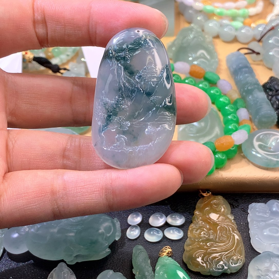 颈饰未镶嵌翡翠挂件