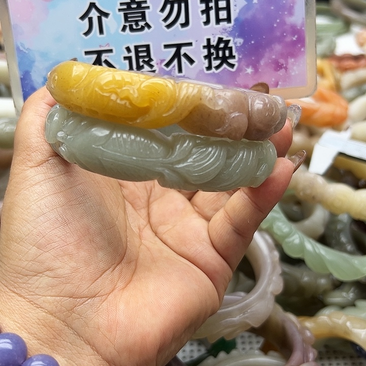 未镶嵌手镯石英岩玉