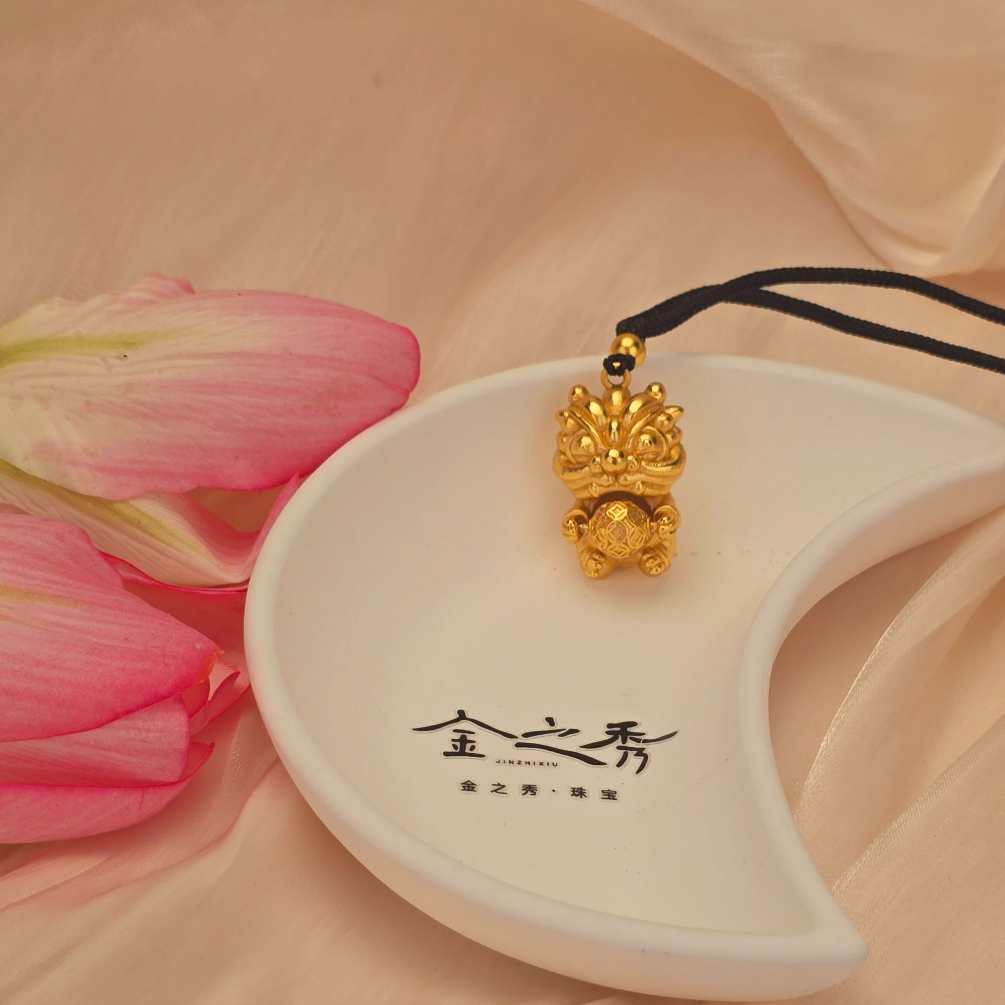 金之秀珠宝  【醒狮抱福】可转动时尚可爱百搭复古挂坠