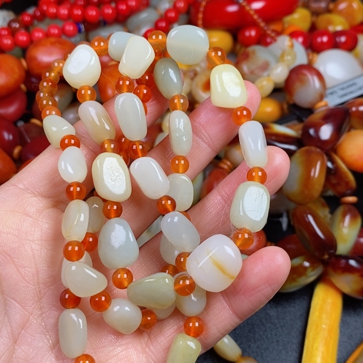 和田玉颈饰未镶嵌