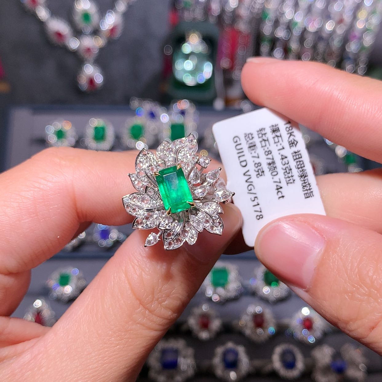 【闪购商品】祖母绿戒指18K金镶嵌