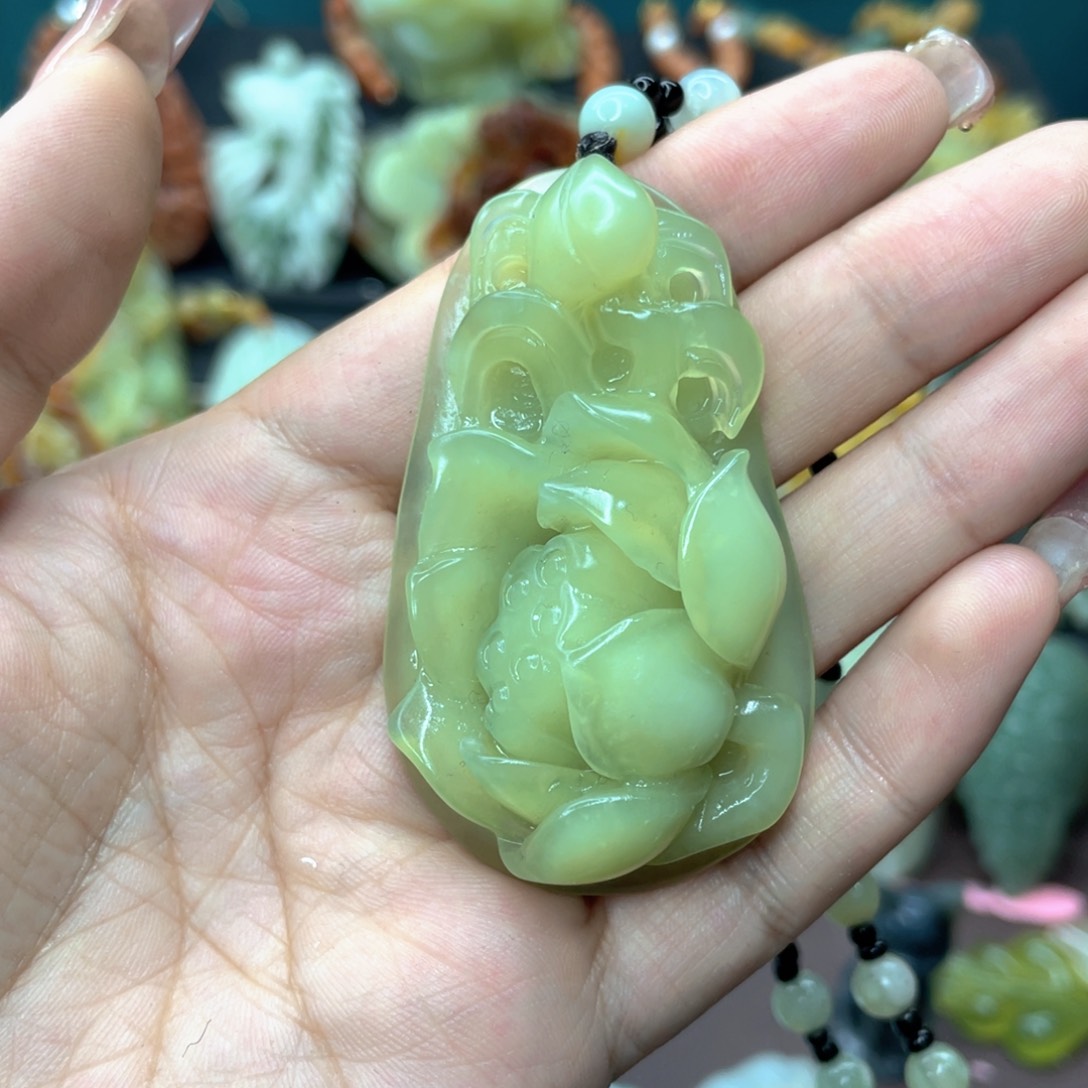 蛇纹石玉颈饰未镶嵌